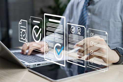 Foto: Notebook mit Dokumentensymbolen